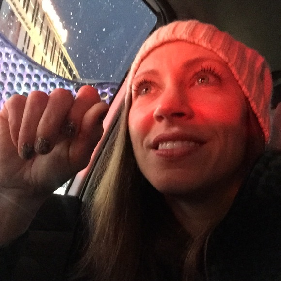 Meet your Posher, Lauren! π€ - Picture 4 of 4